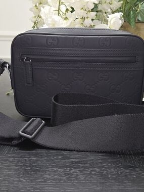 Gucci Black Embossed Logo Crossbody Bag - Unisex